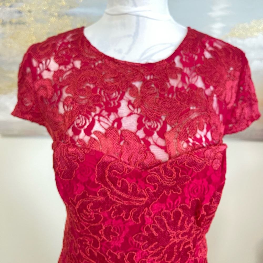 NM Neiman Marcus Sparkly Dress, Glittery Red Lace with Sequins Size 10 - Picture 2 of 8